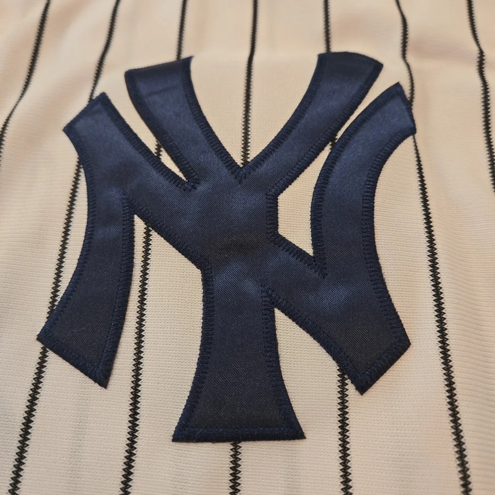 NWT Authentic Majestic Derek Jeter #2 New York Yankees Pin Stripe Jersey Size 52